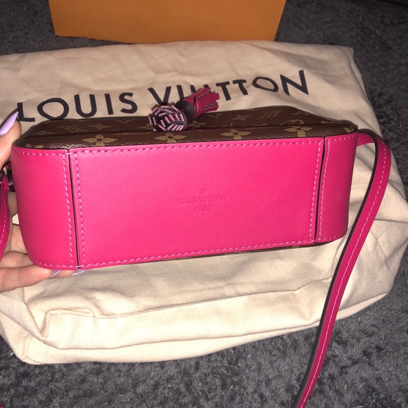 Louis Vuitton SAINTONGE SOLD - Picture 2 of 5